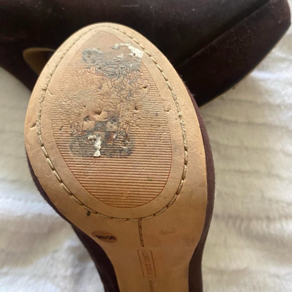 Vince Camuto Suede HIgh heel; Brown Size 6 - Picture 9 of 9